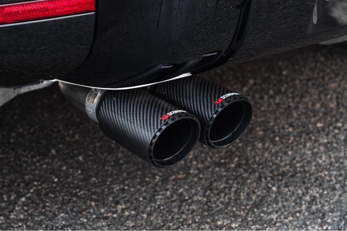 defender-d200-d250-d300-d350-scorpion-rear-silencer-delete-system-close